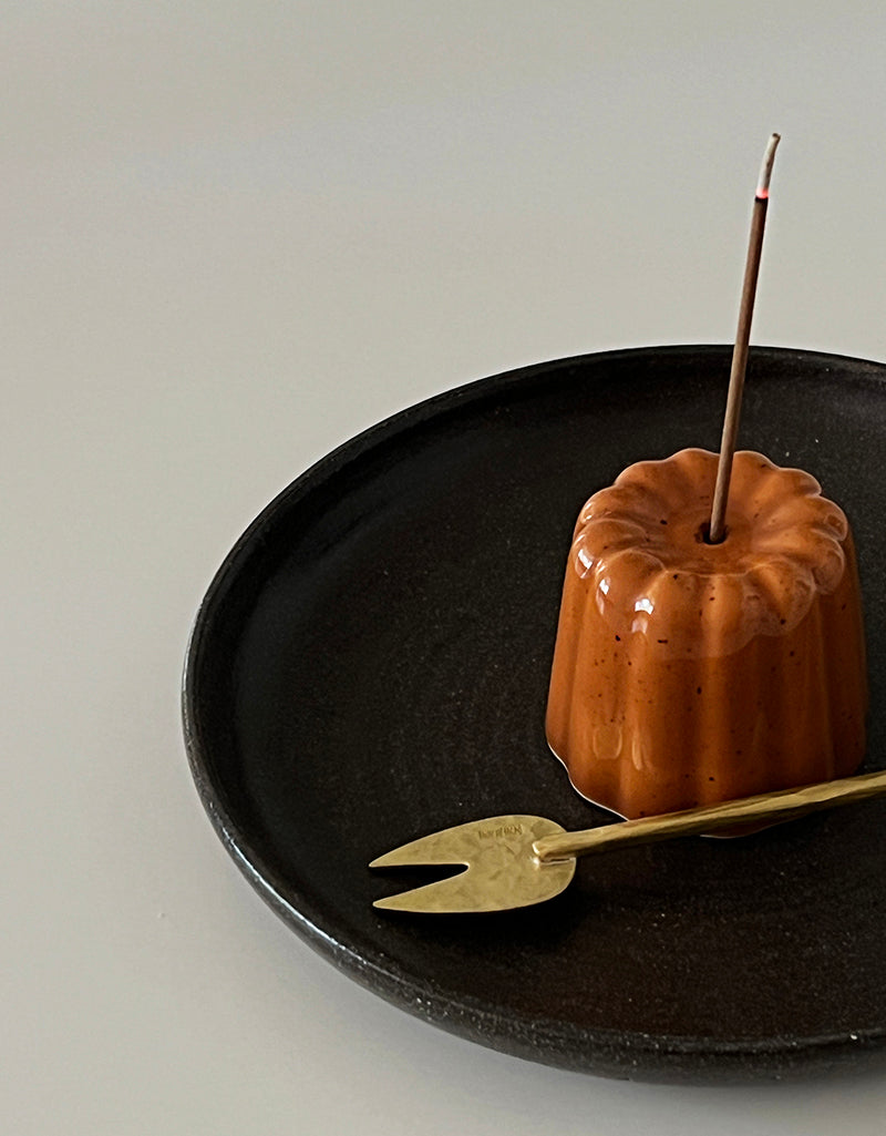 Canelé incense holder